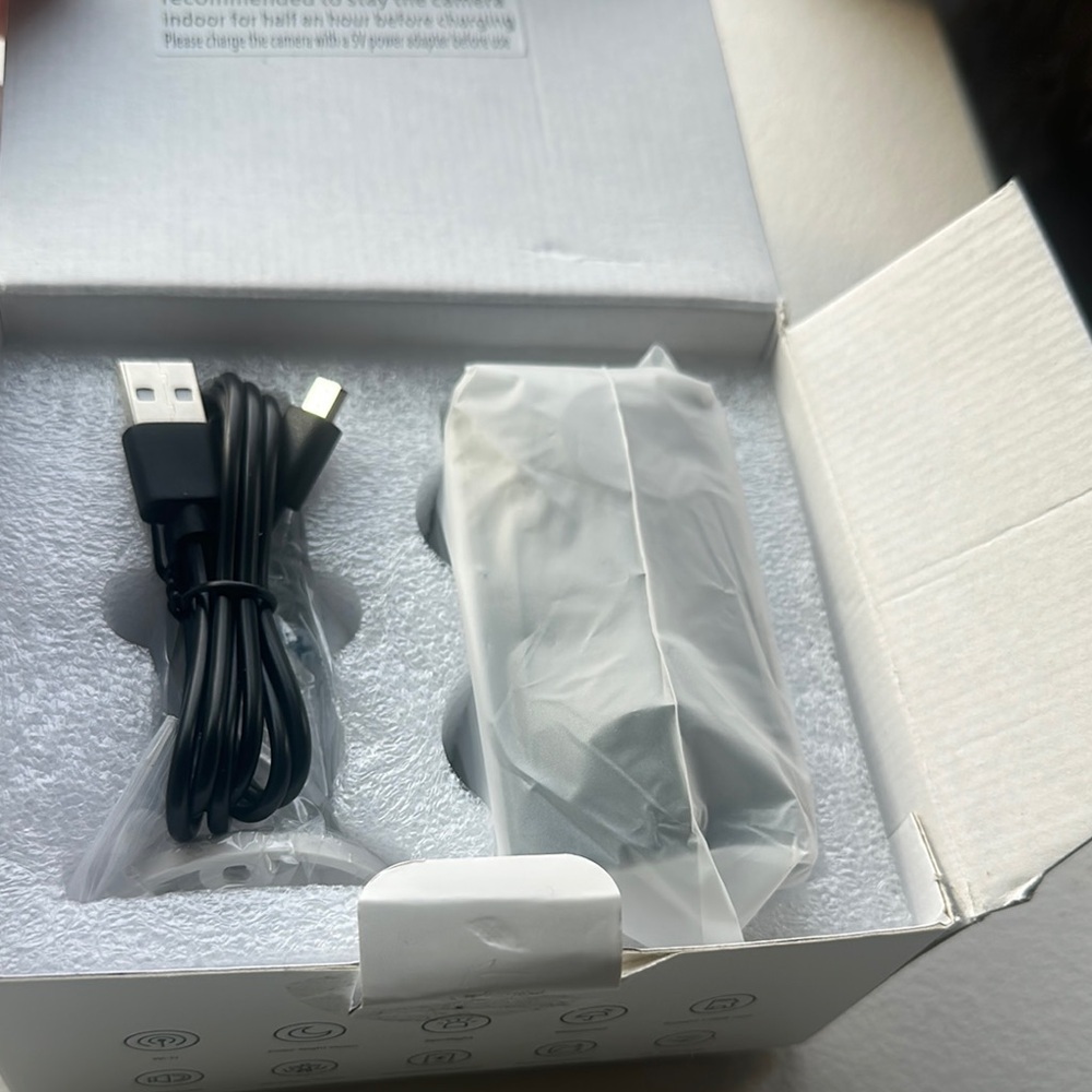 NEW Elemage Security Camera with Accessories - Picture 3 of 3